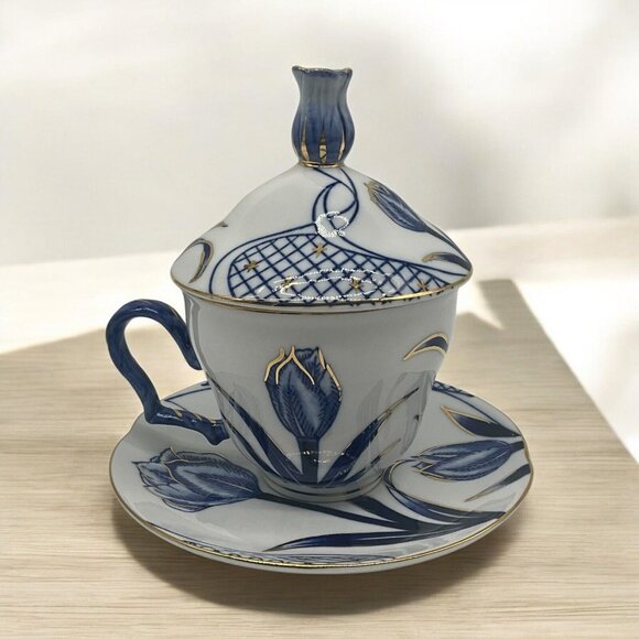 Bombay Company VTG Lidded Teacup and Saucer Set Collectible Blue/White Floral  1 - Picture 3 of 16